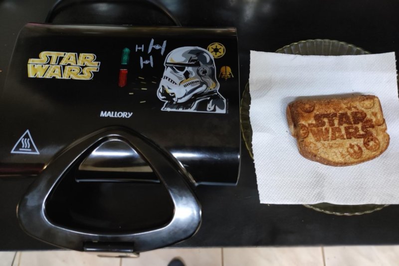 Sanduicheira Mallory Star Wars 750w