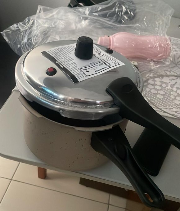 Panela de Pressão Fechamento Externo Antiaderente 4,5L
