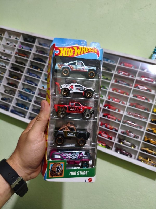 Pacote 5 Carros Sortidos, Hot Wheels, Mattel, Multicor - não é possível escolher as cores