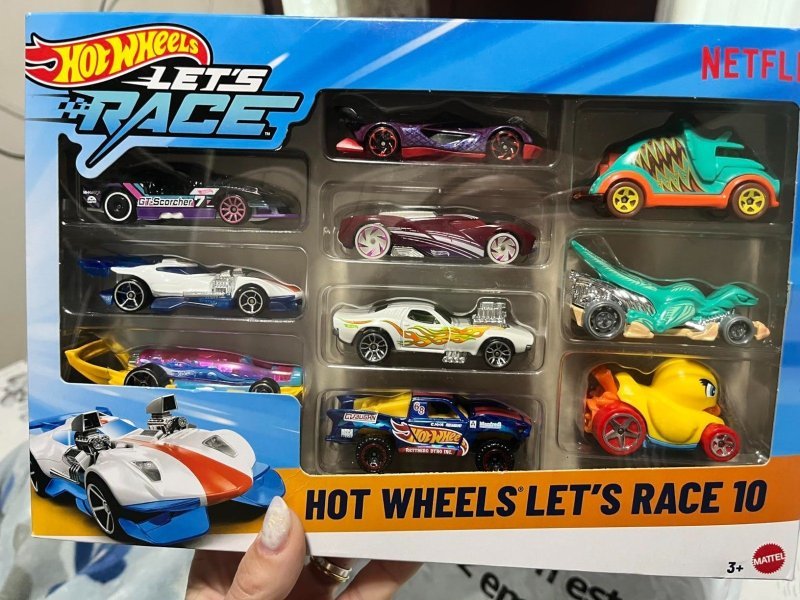 Hot Wheels Diecast Veículo de Brinquedo Let's Race Embalagem com 10 Carros Surpresa