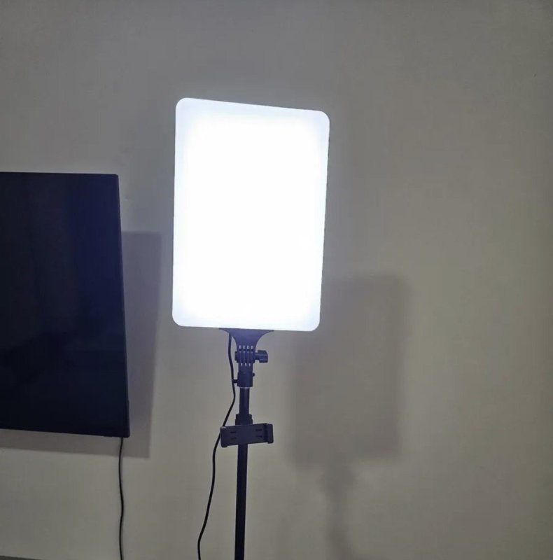 Iluminador LED Profissional Quadrado Lumi Para Fotos e Vídeos com Tripé de 2,10m e Luz Ajustável