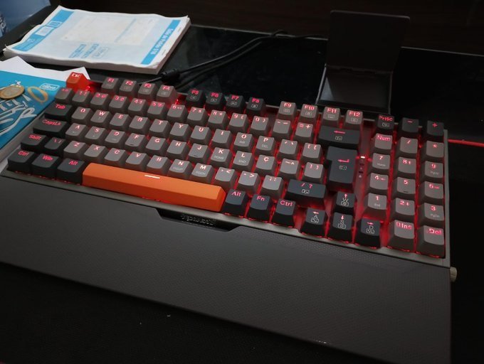 Teclado Mecânico Gamer Redragon Olaf RGB Cinza Compacto Switch Bron K648GG-RGB (PT-BROWN)