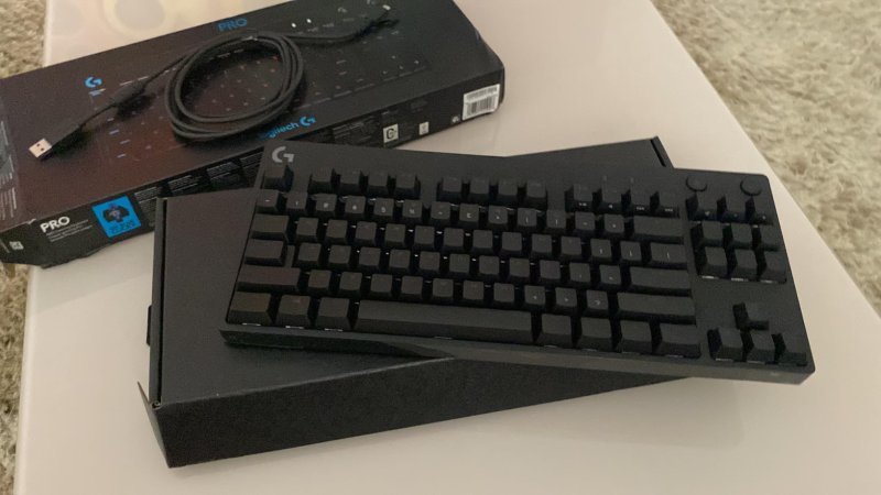 Teclado Mecânico Gamer Logitech G PRO TKL RGB LIGHTSYNC + Frete Grátis