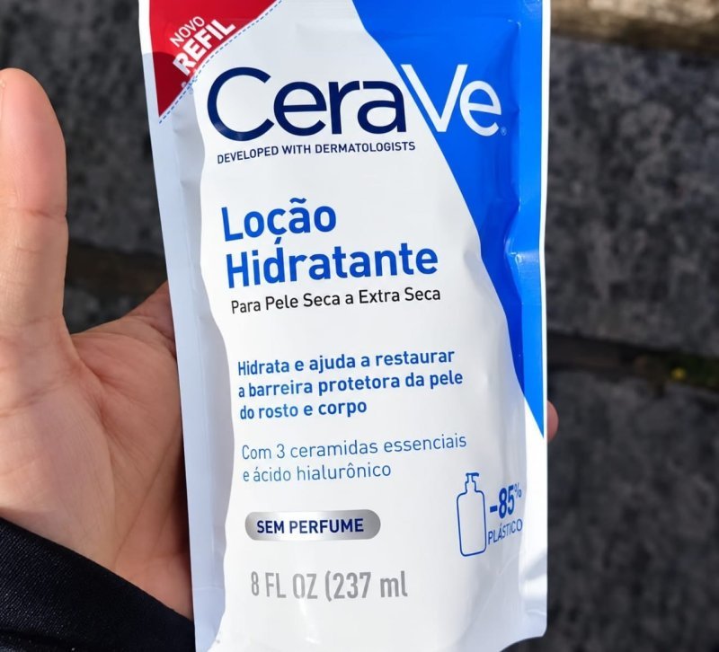 CeraVe, Loção Hidratante Corporal, com textura Fluida e Ácido Hialurônico 237ml