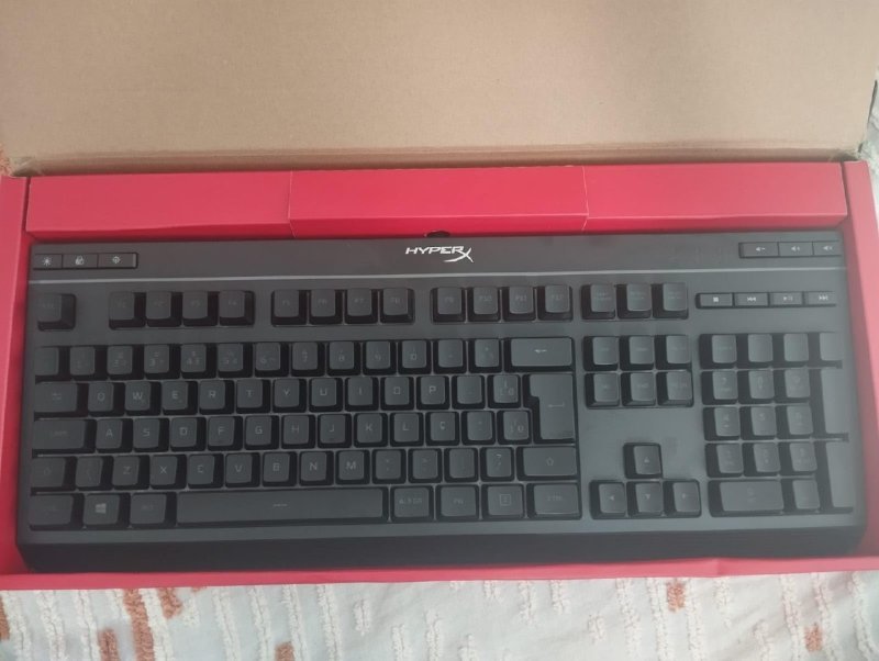 Teclado Gamer HyperX Alloy Core RGB, ABNT2, Preto + Frete Grátis