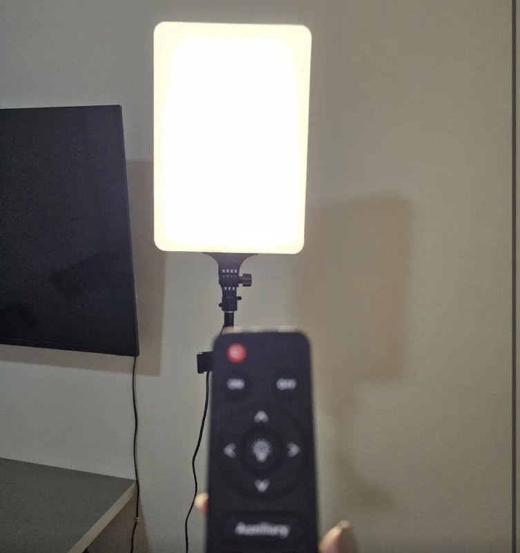 Iluminador LED Profissional Quadrado Lumi Para Fotos e Vídeos com Tripé de 2,10m e Luz Ajustável