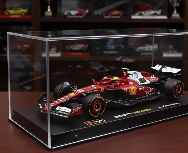 Ferrari Sf-25 2025 1:43 Com Acrílico Lewis Hamilton