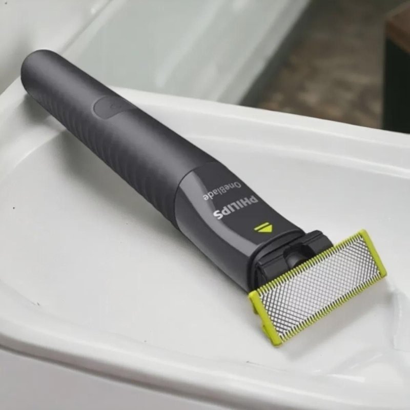 Barbeador e Aparador Elétrico Philips OneBlade com Pente 5 em 1