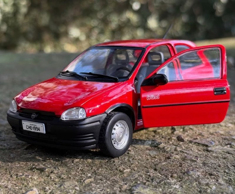 Miniatura Carro Chevrolet Corsa (1994) 1:24 -California Toys - Vermelho