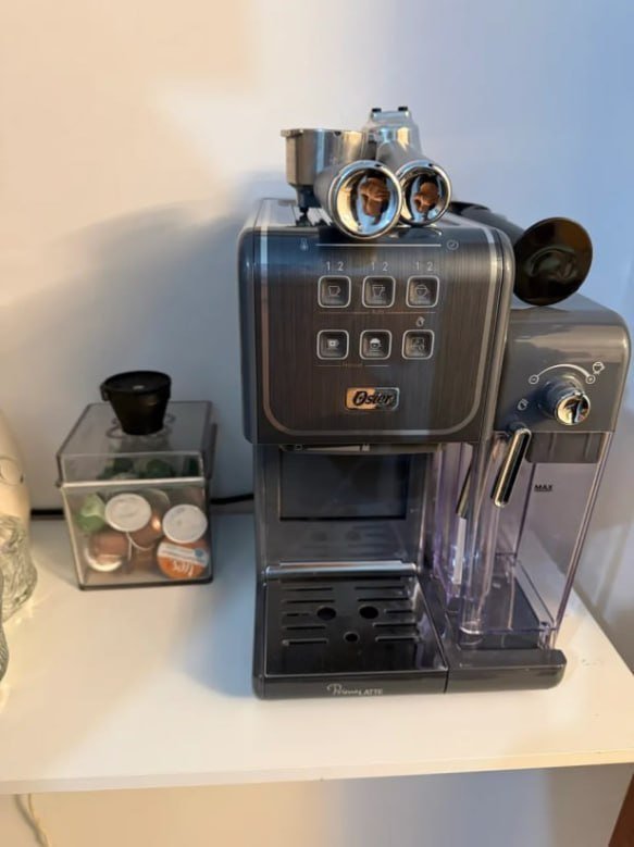 Cafeteira Espresso Oster PrimaLatte Touch 110/220v