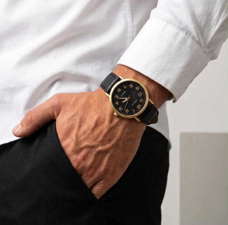 Relógio De Pulso Masculino Minimalista Old Money Fortuna Preto Cx Dourada E Preto