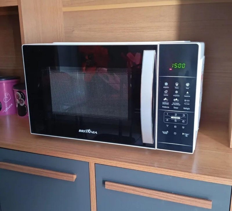 Micro-Ondas Britânia 33L 220V