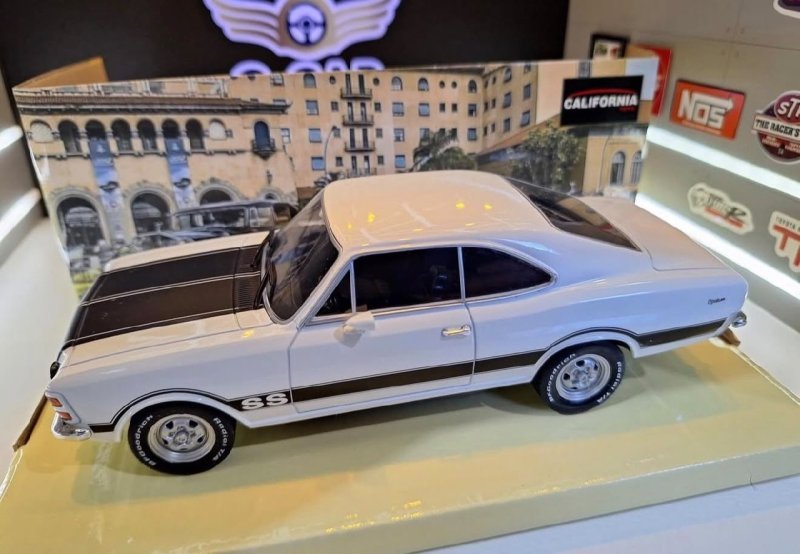 Miniatura Chevrolet Opala Ss 1979 1:24 California Branco