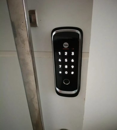 Fechadura Digital Yale Ybl 410b Sobrepor Biometria Aplicativo Bluetooth Preta E Prata