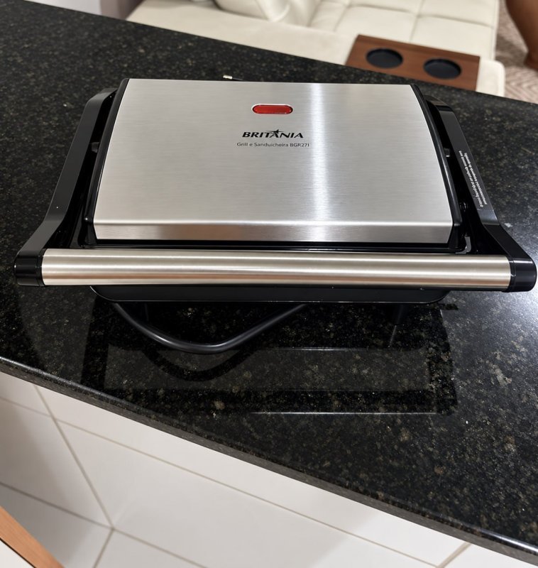 Sanduicheira e Grill Britânia BGR27I Press 2 em 1 850W 110V