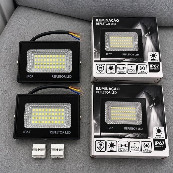 Kit 2 Refletor Led 200w Holofote Bivolt Prova D'água Cor Branco Frio 6500k