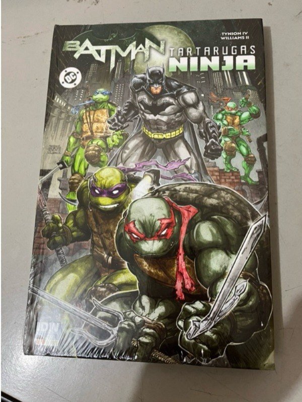 BATMAN E TARTARUGAS NINJA (capa dura)