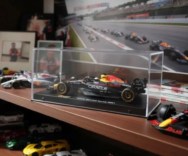 Miniatura Red Bull Rb21 2025 1:43 C/Acrilico Max Verstappen + Frete Grátis