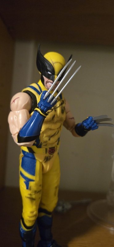 FIGURA AVENGERS LEGENDS WOLVERINE
