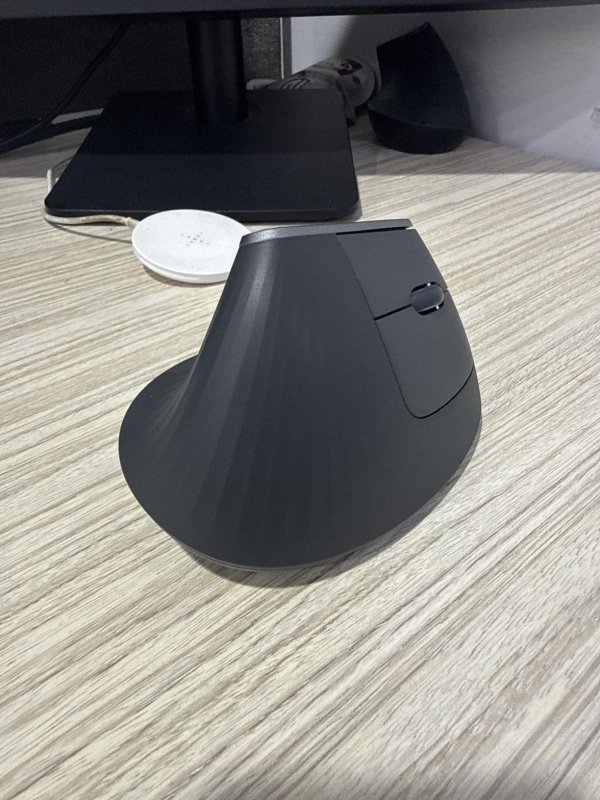 Mouse sem fio Logitech MX Vertical com Design Ergonômico