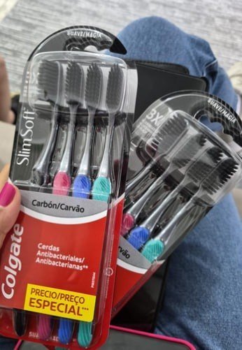 Colgate Slim Soft Black Escova de Dente Macia, 6 Unidades