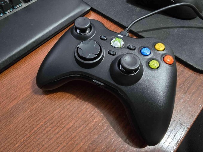 Controle com fio Hyperkin Xenon (Preto Estilo Xbox 360)