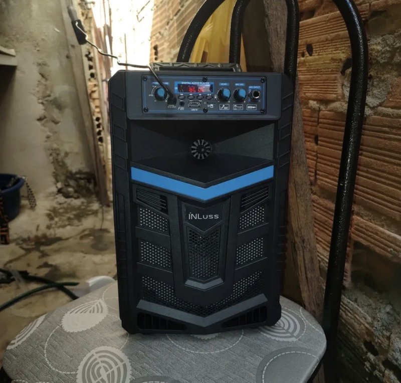 Caixa de Som Amplificada 2000W Bluetooth com Microfone Azul
