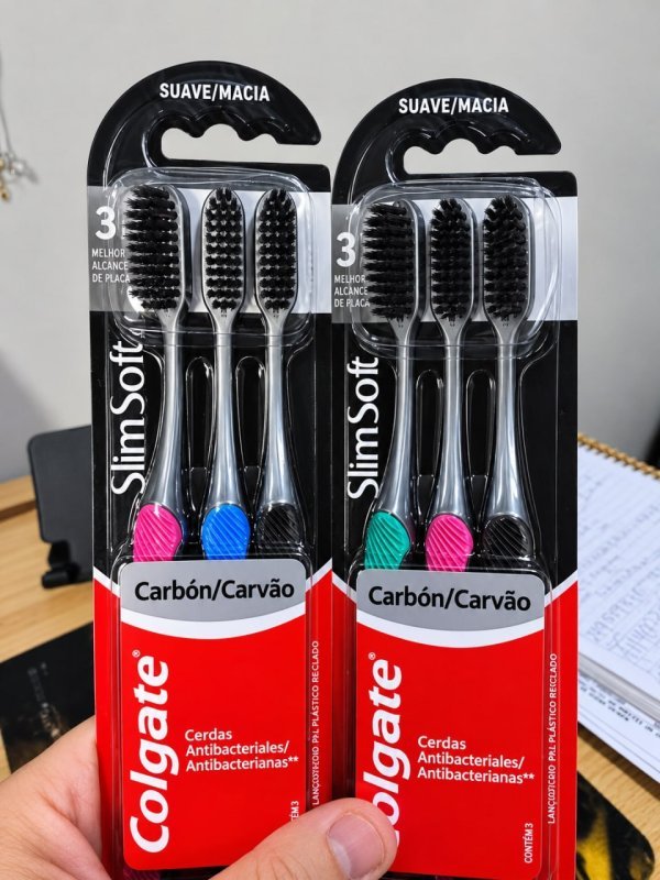 Colgate Slim Soft Black Escova de Dente Macia, 6 Unidades