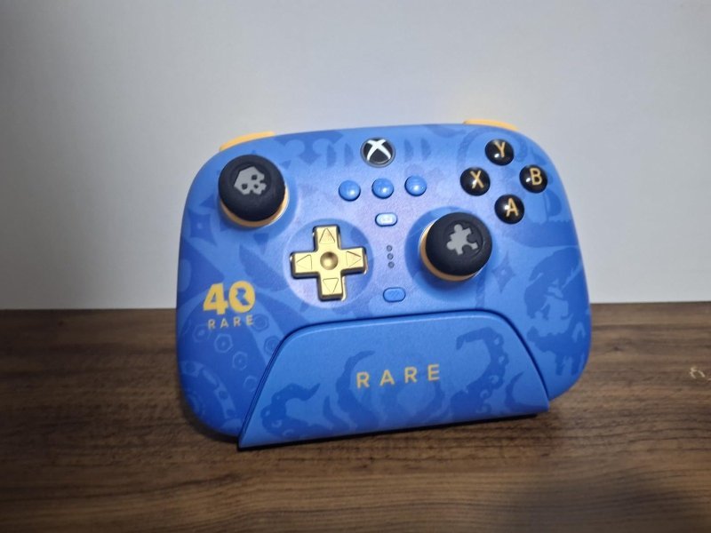 Controle 8BitDo Ultimate 3 Hall Effect para XBOX, PC e Smartphones - Rare 40th Anniversary Edition