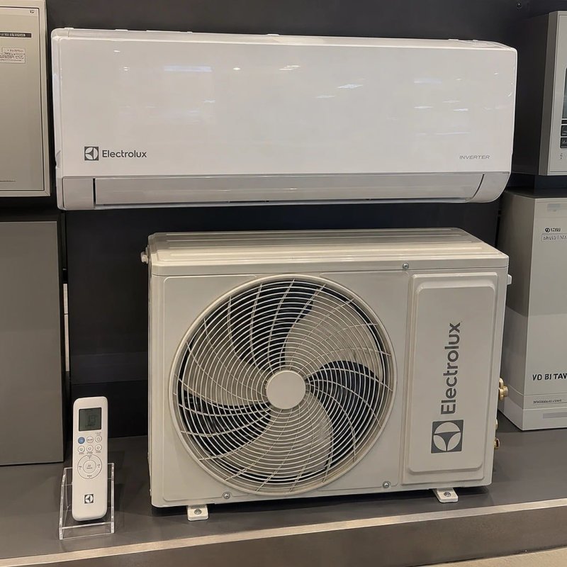 Ar-condicionado Electrolux MaxComfort Inverter BTUs Frio 220v