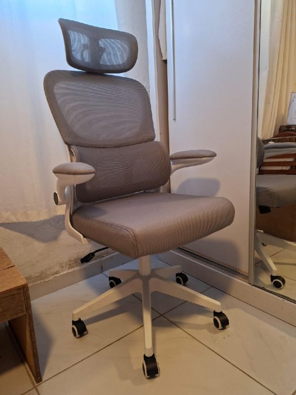 Cadeira de escritório design ergonômico com suporte lombar