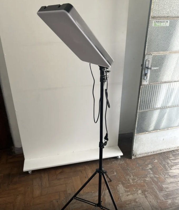 Ring Light LED Lumi de 33cm com Tripé 2,10m e Luz Ajustável