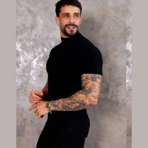 Camiseta Canelada Gola Alta Básica Masculina Old Money Slim