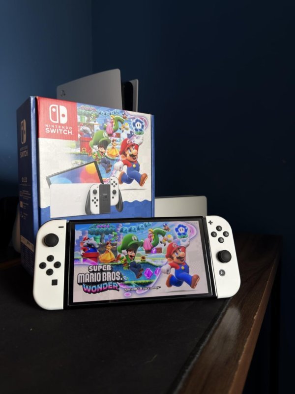SWITCH OLED + MARIO WONDER BUNDLE