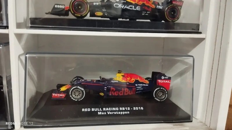 MINIATURA RED BULL DO VERSTAPPEN