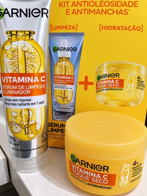 KIT DA SKINCARE - Sérum de limpeza 100g + Hidratante Antimanchas Garnier 85g