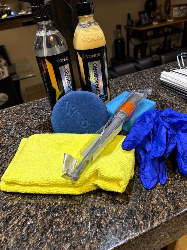 Kit Limpeza Hidratação Couro Vonixx Limpa e Hidrata Bancos Jaquetas Acessórios
