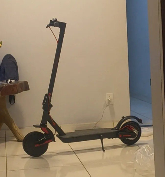 Patinete Elétrico Dobrável 400W 30km/h Suporta 120kg Pneu 8,5 Pol Bluetooth Portátil para Mobilidade Urbana