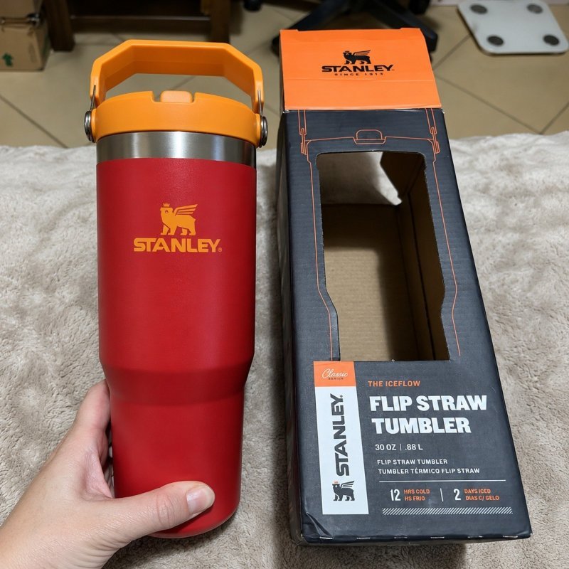 Tumbler Térmico Flip Straw Stanley 887ml - Vermelho/Laranja ou Rosa/Laranja