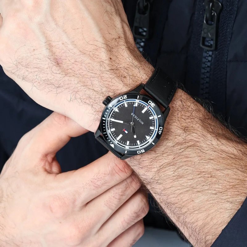 Relógio Tommy Hilfiger Toc Masculino Em Couro Preto 1791819 Preto