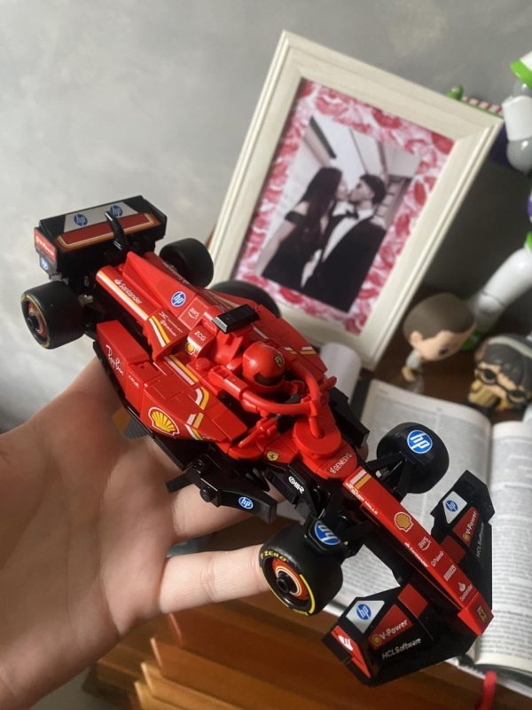 LEGO Speed Champions Carro de Corrida Ferrari SF-24 F1® 77242