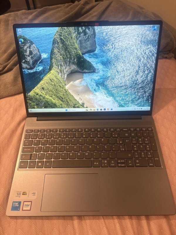 Notebook Lenovo IdeaPad Slim 3 15IRU10 Intel Core 3 100U 8GB 256GB SSD Windows 11 15.3"