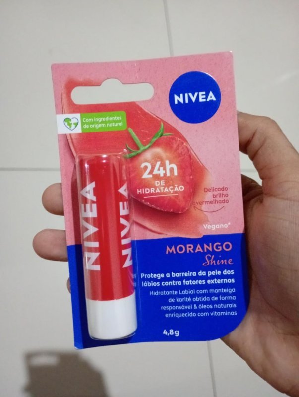 NIVEA Hidratante Labial Morango Shine 4,8g