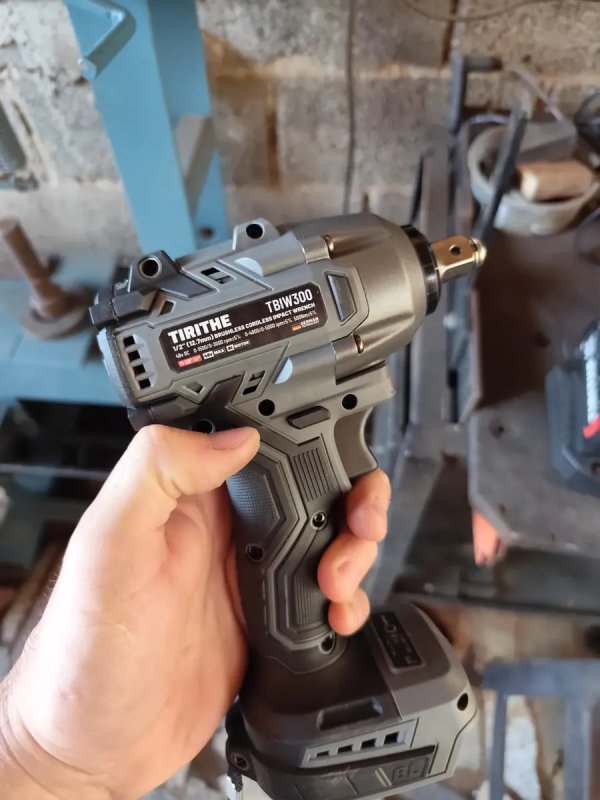 Chave de Impacto Brushless 500Nm c/ 2 Baterias