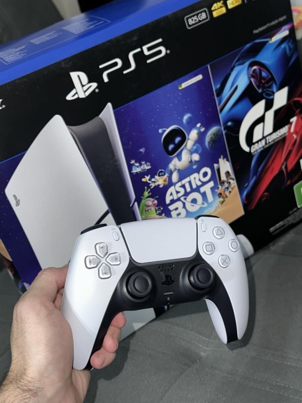 Console PlayStation 5 Bundle Astro Bot + Gran Turismo Digital