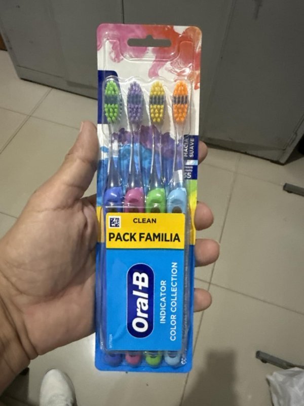 Oral-B 04 un. Escova de Dente Clean Indicator
